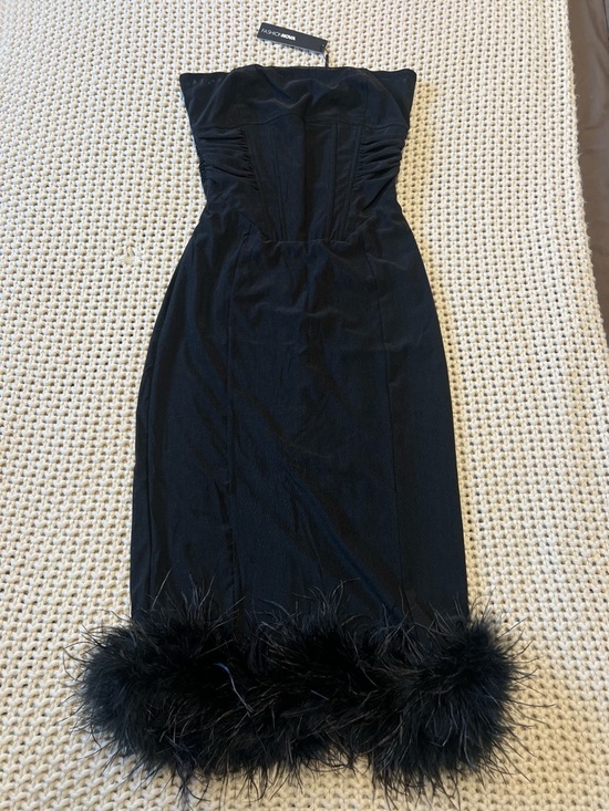 Fashion Nova Dresses & Skirts - Fashion Nova Black Strapless Feather-Hem Midi Dress